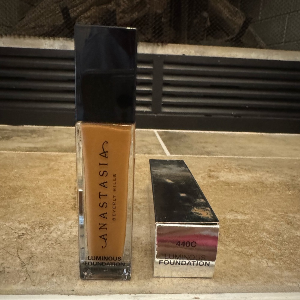 Anastasia Beverly Hills Luminous Foundation - 440C